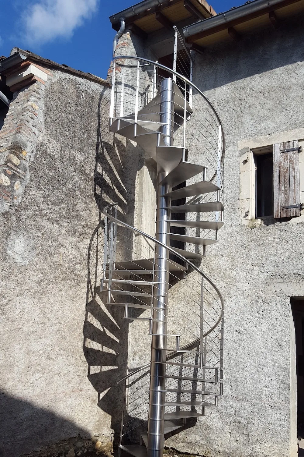 Escalier colimaçon réalisé et posé par Escaliers Kasla