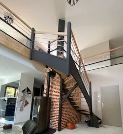 Formes de S maintenue avec une contrefiche.