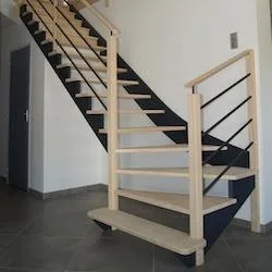 Limon a l'anglaise coté interieur et a la francaise coté exterieur rampes