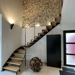 Escalier en chêne entretoise
