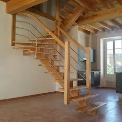 Escalier en frêne limon centrale rampes type 2
