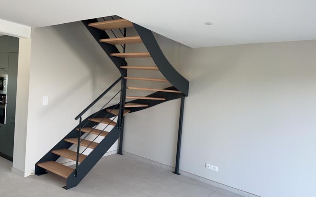 Les Escaliers en Métal : Avantages, Types et Idées de Design pour un Intérieur Moderne