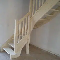 Escaliers en sapin rampes type 2